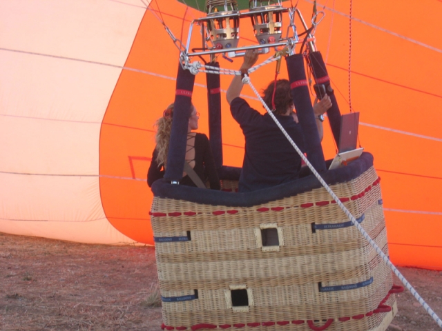  Hot air balloon 